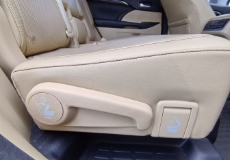 Подержанный автомобиль Toyota Highlander 2014 года (14 фото)