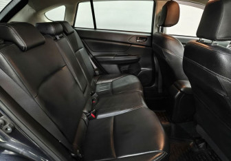 Подержанный автомобиль Subaru XV 2013 года (13 фото)