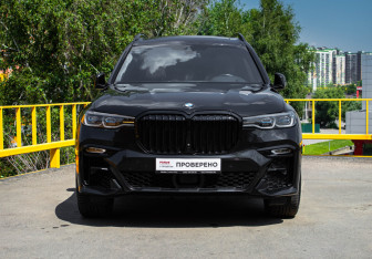 Подержанный автомобиль BMW X7 2021 года (2 фото)