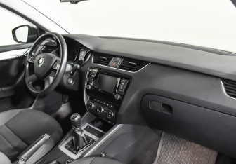 Подержанный автомобиль Skoda Octavia Liftback 2014 года (9 фото)