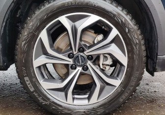 Подержанный автомобиль Haval F7 2025 года (17 фото)