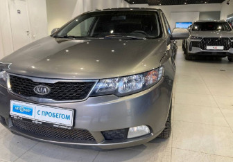 Подержанный автомобиль Kia Cerato Sedan 2012 года (8 фото)