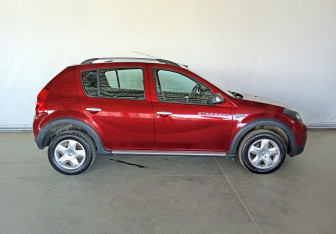 Подержанный автомобиль Renault Sandero 2011 года (8 фото)