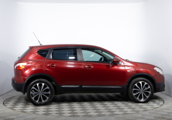 Подержанный автомобиль Nissan Qashqai 2010 года (4 фото)