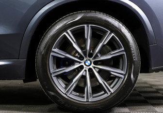 Подержанный автомобиль BMW X5 2019 года (31 фото)