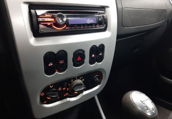 Подержанный автомобиль Renault Logan Sedan 2011 года (14 фото)