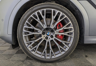 Подержанный автомобиль BMW X6 2025 года (12 фото)