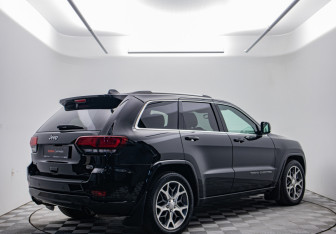 Подержанный автомобиль Jeep Grand Cherokee 2021 года (5 фото)