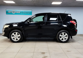 Подержанный автомобиль Toyota RAV4 2011 года (8 фото)