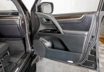 Подержанный автомобиль Lexus LX 2021 года (24 фото)