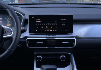 Подержанный автомобиль Geely Coolray 2023 года (12 фото)