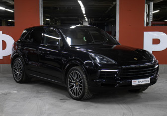 Подержанный автомобиль Porsche Cayenne 2019 года (3 фото)