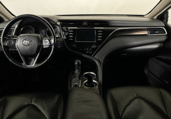 Подержанный автомобиль Toyota Camry Sedan 2018 года (12 фото)