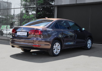 Подержанный автомобиль Volkswagen Jetta Sedan 2014 года (4 фото)