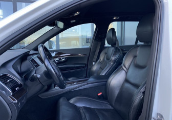 Подержанный автомобиль Volvo XC90 2017 года (25 фото)