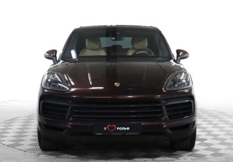 Подержанный автомобиль Porsche Cayenne 2018 года (2 фото)