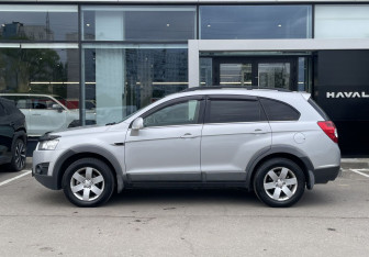 Подержанный автомобиль Chevrolet Captiva 2012 года (8 фото)