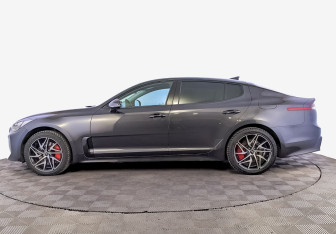 Подержанный автомобиль Kia Stinger 2023 года (8 фото)