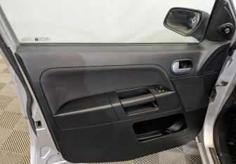 Подержанный автомобиль Ford Fusion 2010 года (18 фото)