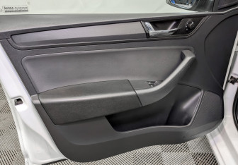 Подержанный автомобиль Skoda Rapid Liftback 2019 года (19 фото)