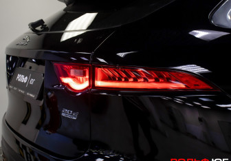 Подержанный автомобиль Jaguar F-Pace 2017 года (28 фото)