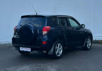 Подержанный автомобиль Toyota RAV4 2007 года (5 фото)