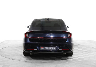 Подержанный автомобиль Hyundai Sonata 2021 года (6 фото)