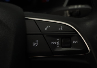 Подержанный автомобиль Audi Q3 2021 года (12 фото)