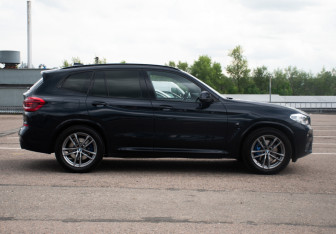 Подержанный автомобиль BMW X3 2021 года (4 фото)