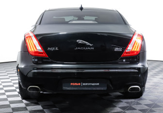 Подержанный автомобиль Jaguar XJ 2013 года (5 фото)