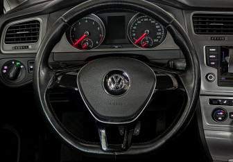 Подержанный автомобиль Volkswagen Golf Hatchback 2014 года (16 фото)