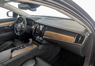Подержанный автомобиль Volvo S90 2020 года (11 фото)