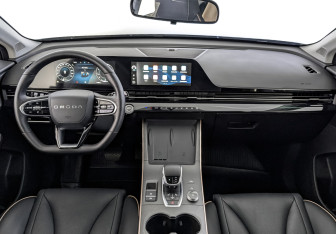 Подержанный автомобиль Omoda C5 2024 года (14 фото)