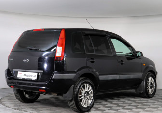 Подержанный автомобиль Ford Fusion 2007 года (3 фото)