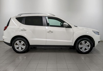 Подержанный автомобиль Geely Emgrand X7 2015 года (4 фото)