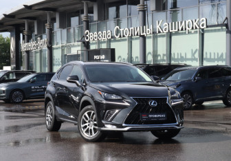 Подержанный автомобиль Lexus NX 2017 года (19 фото)