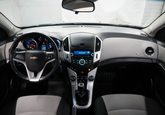 Подержанный автомобиль Chevrolet Cruze Sedan 2013 года (12 фото)