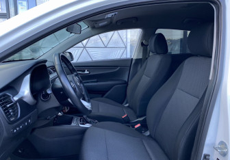 Подержанный автомобиль Kia Rio Hatchback 2021 года (22 фото)