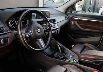 Подержанный автомобиль BMW X1 2019 года (16 фото)
