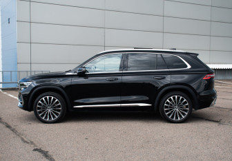 Подержанный автомобиль Geely Monjaro 2025 года (8 фото)