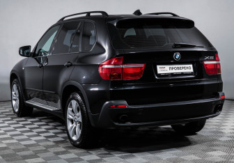 Подержанный автомобиль BMW X5 2009 года (7 фото)