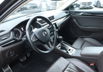Подержанный автомобиль Skoda Superb Liftback 2015 года (13 фото)