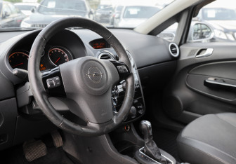 Подержанный автомобиль Opel Corsa 2007 года (9 фото)