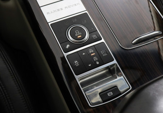 Подержанный автомобиль Land Rover Range Rover 2014 года (27 фото)