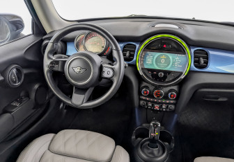 Подержанный автомобиль MINI Hatch 2021 года (29 фото)