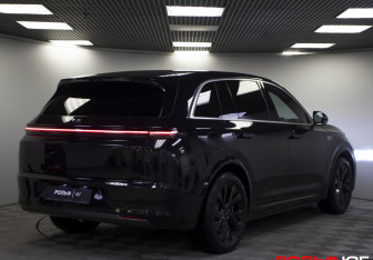 Подержанный автомобиль LiXiang L7 2024 года (31 фото)