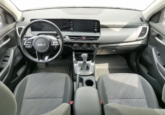 Подержанный автомобиль Kia Seltos 2023 года (11 фото)