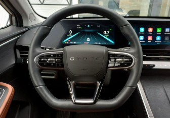 Подержанный автомобиль Omoda C5 2023 года (12 фото)