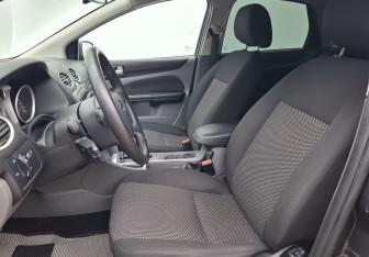 Подержанный автомобиль Ford Focus Hatchback 2010 года (10 фото)