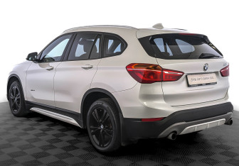 Подержанный автомобиль BMW X1 2017 года (7 фото)